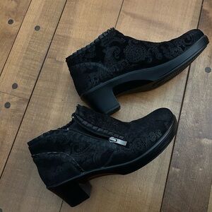 Alegria Hannah black leather ankle boots size 39